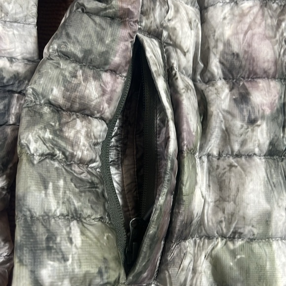 NWT CANADA GOOSE Women's Cypress PufferJacket in Camo Sagebrush print - Picture 6 of 15